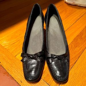 Stuart Weitzman black leather croc print heels